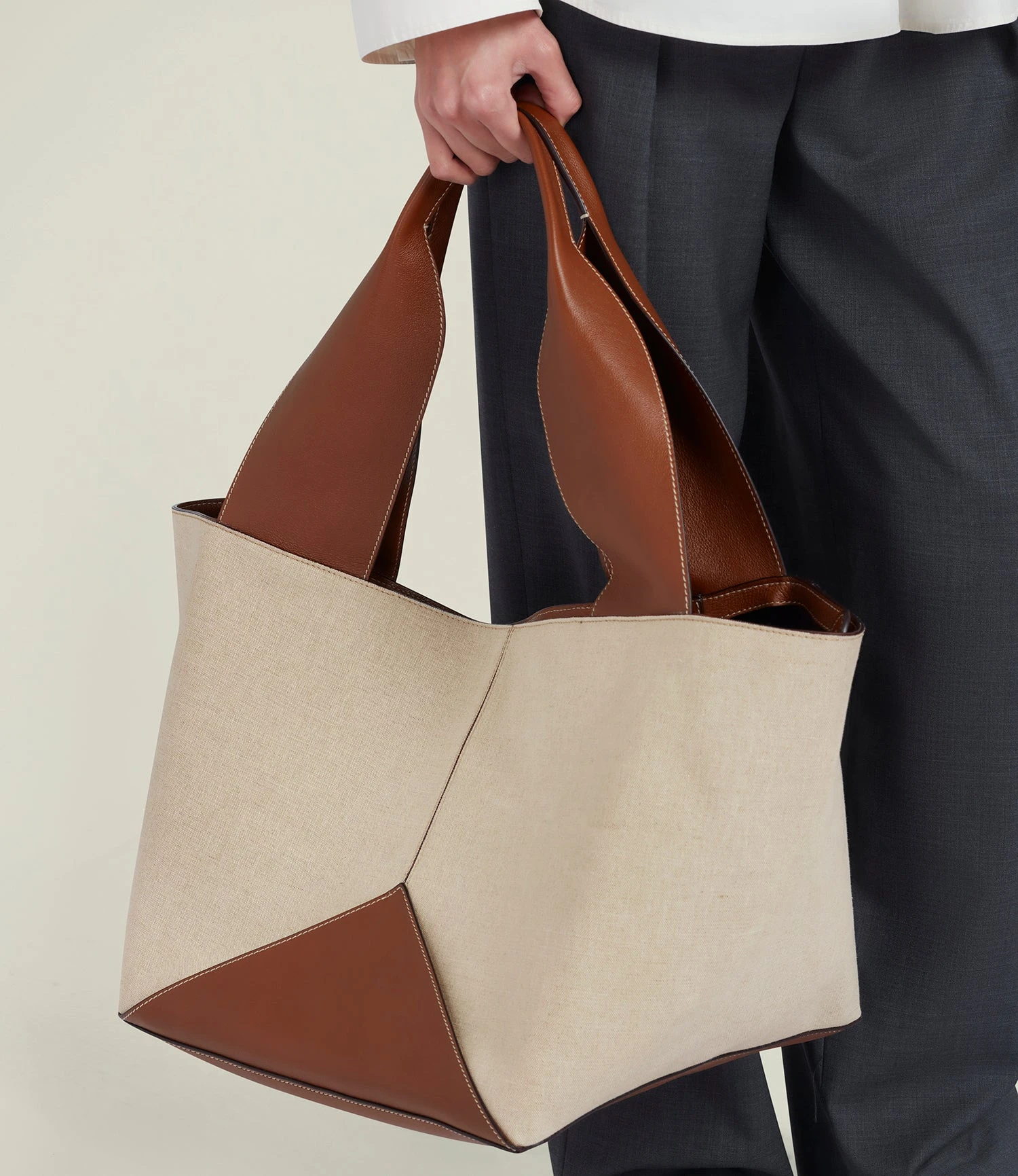 Market Weekend Bag Natural Linen With Buffalo Cognac - Image 5